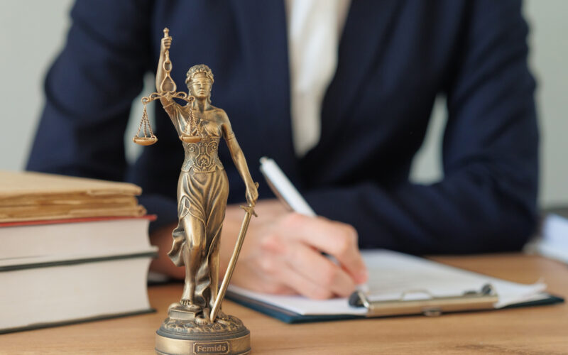 Le Rôle Essentiel de l&rsquo;Avocat en Contentieux Civil : Guide et Défenseur Incontournable